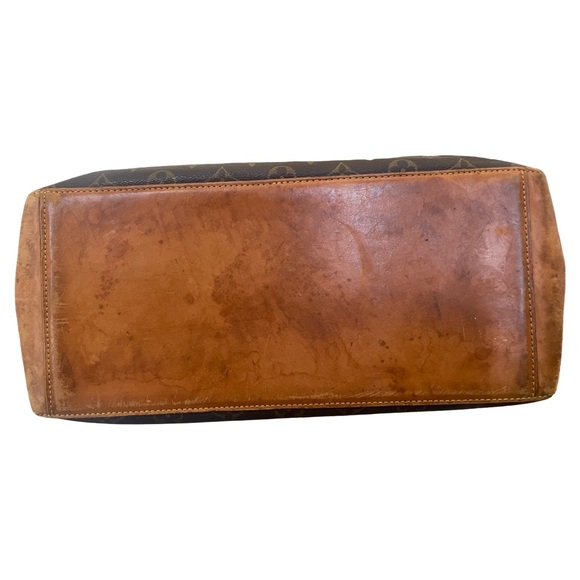 Authentic Louis Vuitton Cabas Mezzo 🥳 - Picture 8 of 13